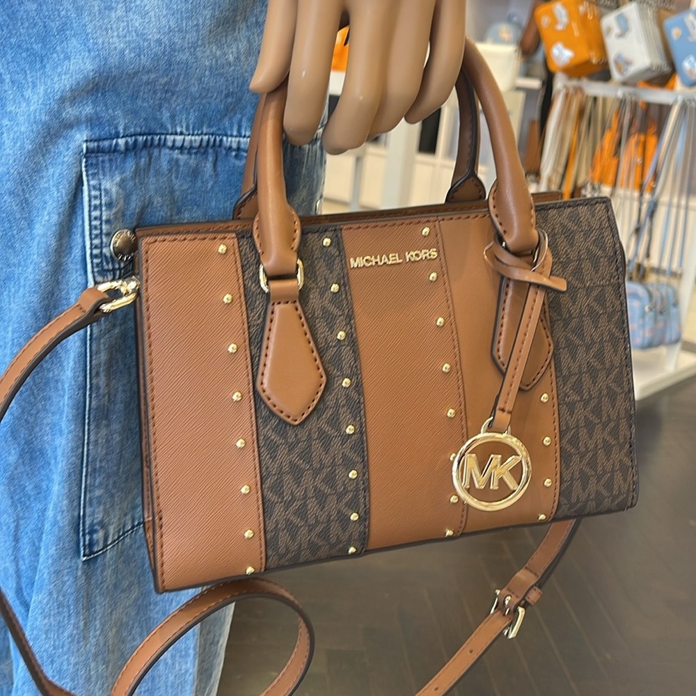 MICHAEL KORS Sheila Sm Studded Patchwork Signature Logo CZ Satchel Crossbody
NWT - Picture 11 of 16